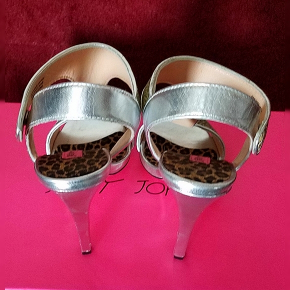 New inBox RARE Orig Betsey Johnson  Pink Bottom T-Strap Gold Silver Heels 5.5, 6 - Picture 9 of 12